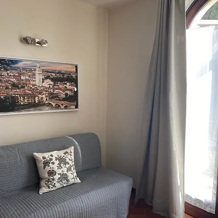 아파트 Residenza Cipressi E Olivi 베로나